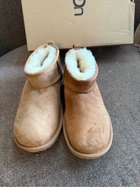UGG Beige/Tan Boot Sole with UGG Logo